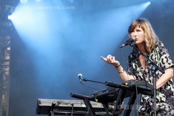 MINA TINDLE - 2014-07-20 - PARIS - Parvis de l'Hotel de Ville - 